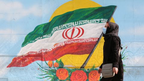 Irán ya se enfrenta a su "tercera ola" de casos de coronavirus.