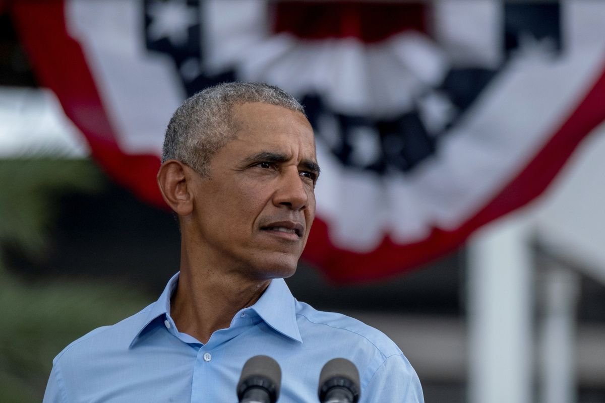 Barack Obama warns that there are more risks to democracy today than a year ago