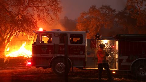 El condado de Los Ángeles permanecerá en alerta máxima.