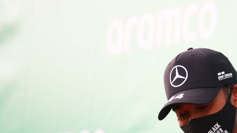 Lewis Hamilton recibió un casco de Michael Schumacher.