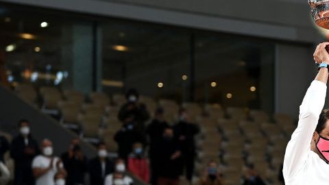 Rafael Nadal levantando el trofeo del Roland Garros.