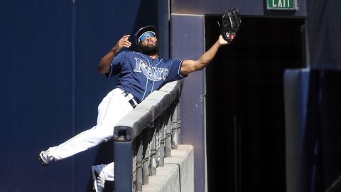 Manuel Margot haciendo su espectacular atrapada.