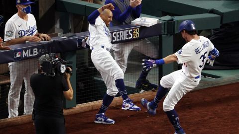 Cody Bellinger celebrando su home run ante Tampa Bay Rays.