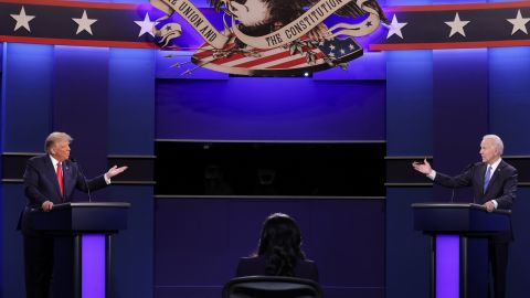 Biden y Trump durante el último debate antes de las elecciones.