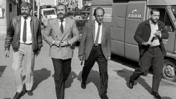 El juez Giovanni Falcone (2do. de i. a d.) falleció en 1992 en un atentado de La Cosa Nostra.