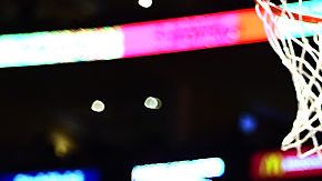 LeBron James cuando jugaba para Cleveland Cavaliers y Kobe Bryant con los Lakers.