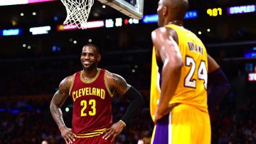 LeBron James cuando jugaba para Cleveland Cavaliers y Kobe Bryant con los Lakers.