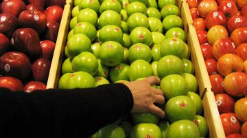 Frutas de Walmart retiradas por riesgo de brote de listerosis