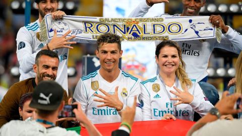 Cristiano Ronaldo festejando con su hermana Katia Aveiro.