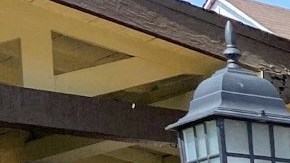 Eddy Ardón es uno de los promotores de salud que visita a los votantes de Huntington Park.