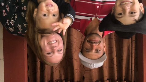 Candice @laguerita70 con su esposo Fidel y sus hijos Diego y Dominic. (Cortesía Candice @laguerita70)