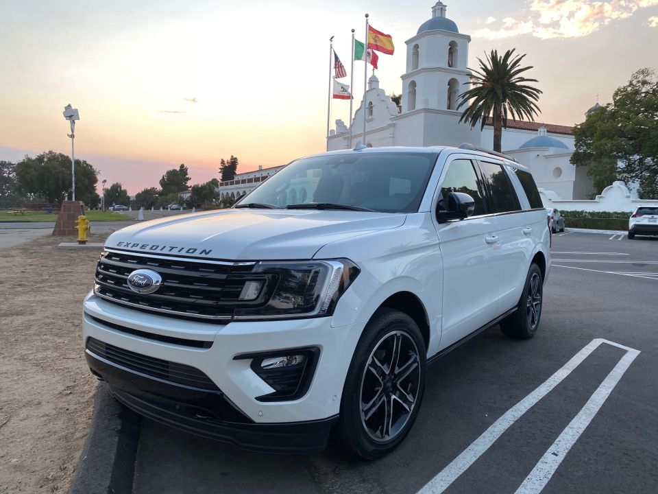 Ford Expedition Limited Stealth hasta el infinito y más allá La Opinión