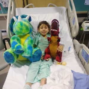 Niño de 8 años conoce virtualmente a donante que le salvó la vida