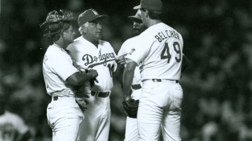 Ron Perranoski (2o. de la izq.) cuando era coach de los Dodgers.