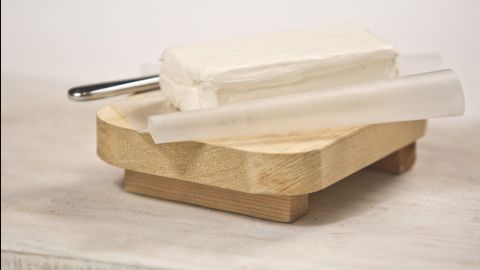 Prohiben venta de 18 marcas de queso.