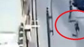 VIDEO: Sicarios chocan vehículos y luego se enfrentan a balazos