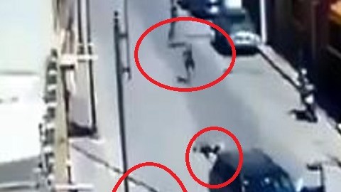 VIDEO: Sicarios chocan vehículos y luego se enfrentan a balazos