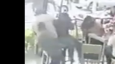 VIDEO: Sicarios así mataron a personas dentro de bar lleno de gente
