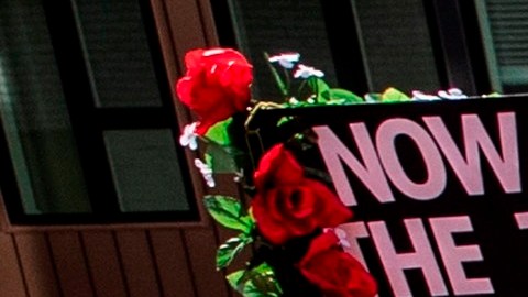 Marchan en LA por los derechos de la mujer.
