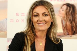 Amaia Montero vuelve a causar polémica, ahora posando en la cama y entre sábanas