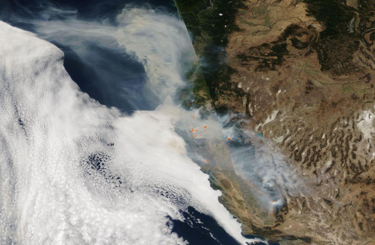 Satélites de NASA captan incendios activos y colosales nubes de humo en ...