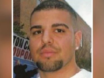 Eric Mendoza, de 20 años, fue encontrado sin vida dentro de su vehículo.