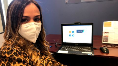 La cónsul general de Honduras en Los Ángeles, María Fernanda Rivera, presentó el programa "Tu Abogado Virtual".