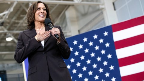 Harris apuesta por proteger el derecho a solicitar asilo.