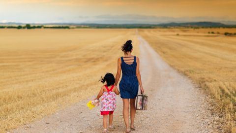 Las mujeres hispanas han sido impactadas de manera desproporcinonada por la pandemia.