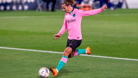Antoine Griezmann no es titular en al partido más importante de La Liga.