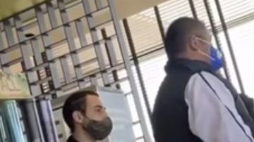 Sujeto se pone agresivo con empleado.