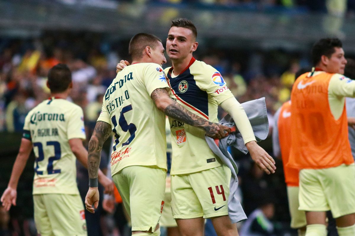 Benedetti y Castillo festejando un gol en marzo de 2019.