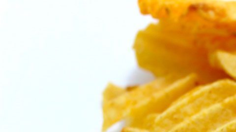 Las Ruffles se crearon en 1955, y su creador no sabe exactamente por qué adquiere el sabor a queso.