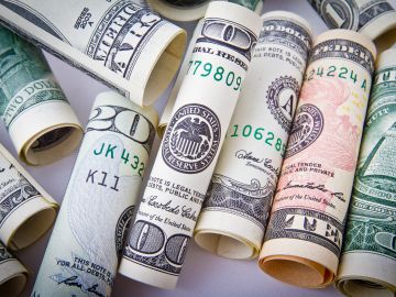 Atrae el dinero que necesitas con rituales de magia blanca.