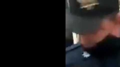 El uniformado fue captado por cámaras de seguridad.