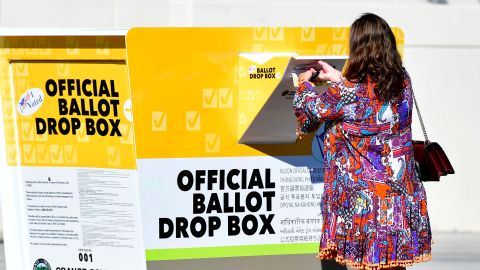 Hasta el momento ya votó más del tercio de las personas registradas.