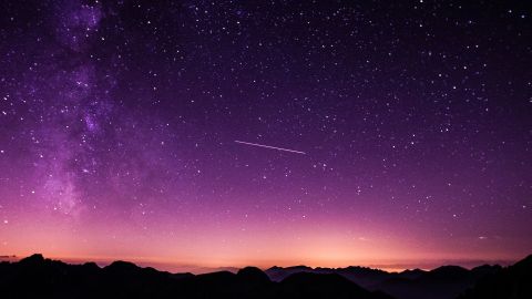 La lluvia de estrellas Oriónidas alcanzará su punto máximo en la madrugada.