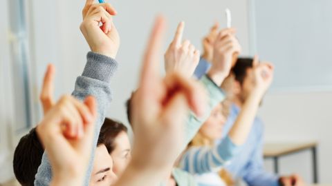 La educación bilingüe es muy importante para los estudiantes y sus familias, y redunda en beneficios tangibles.