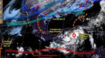 La tormenta tropical avanza en el Caribe mexicano.