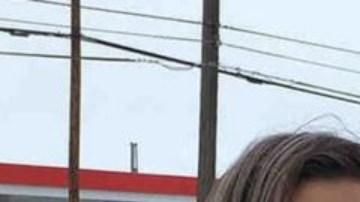 Ana Suda y Martha Hernández fueron retenidas por hablar español.