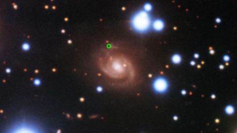 La ráfaga rápida de radio (en verde), tomada con el telescopio Gemini Norte en Hawaii. [Foto de archivo: enero 2020]