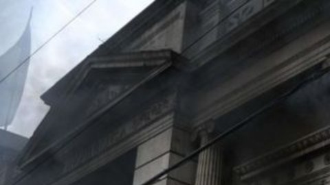 Los manifestantes entraron en la sede del Congreso de Guatemala y causaron destrozos.