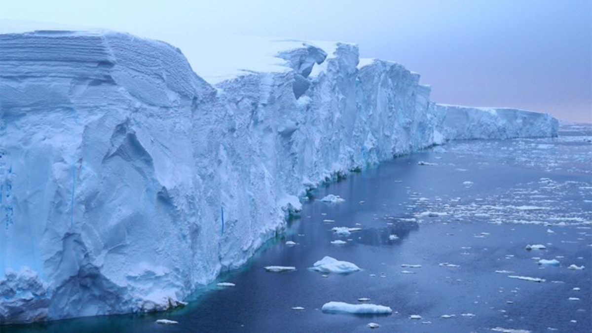 Los satélites han rastreado la pérdida de hielo en Antártica y en el Ártico.