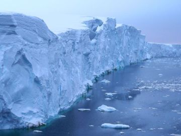 Los satélites han rastreado la pérdida de hielo en Antártica y en el Ártico.