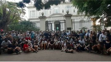 Los manifestantes se comenzaron a reunir desde el viernes en La Habana.