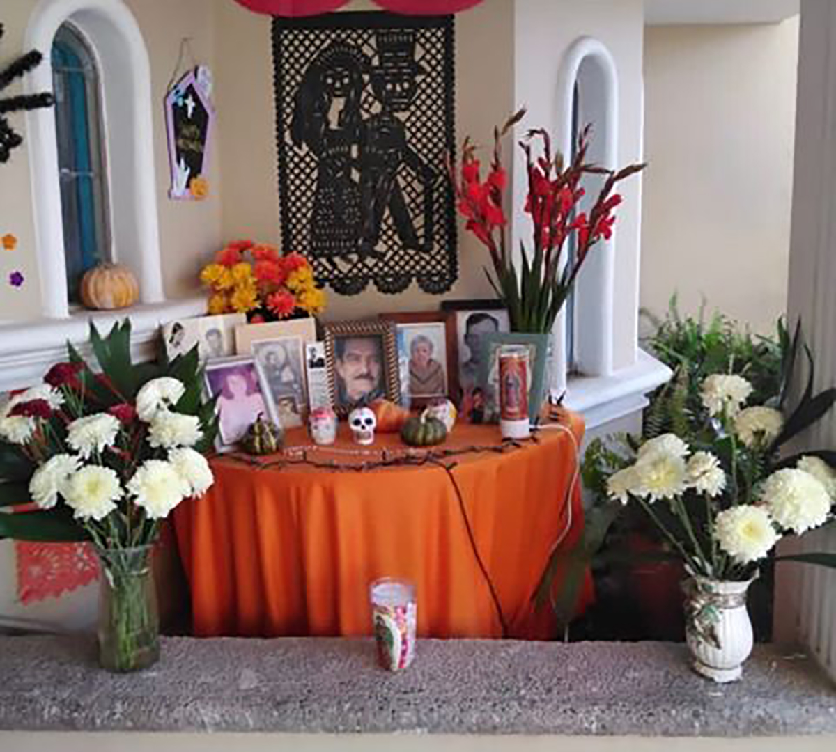 Hermanas y madre de Ana Patricia también hacen su altar de muertos