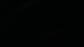 Liliana Fauré muestra una imagen de Maradona. / foto: Jorge Luis Macías.