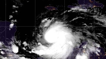 La tormenta tropical Iota es ya casi un huracán, al sur de Jamaica..