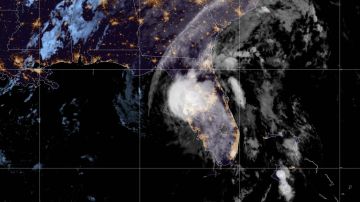 La tormenta ETA golpea con fuertes vientos y lluvias el oeste y centro de Florida.