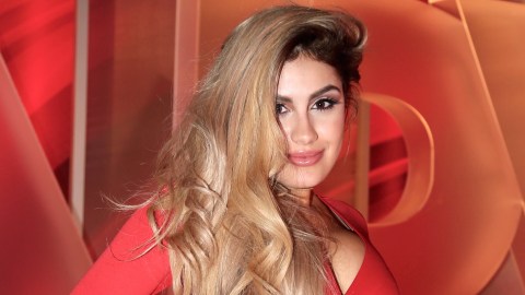 Alexa Dellanos cada vez deja menos a la imaginación en sus fotos en redes sociales.